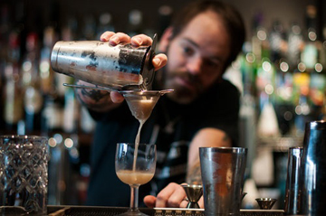 jealousy dating a bartender 6 responses to how to date a bartender what if the bartender i’m dating is the one with the trust issues because of all the crap he sees and hears . jealousy dating a bartender 6 responses to how to date a bartender what if the bartender i’m dating is the one with the trust issues because of all the crap he sees and hears .